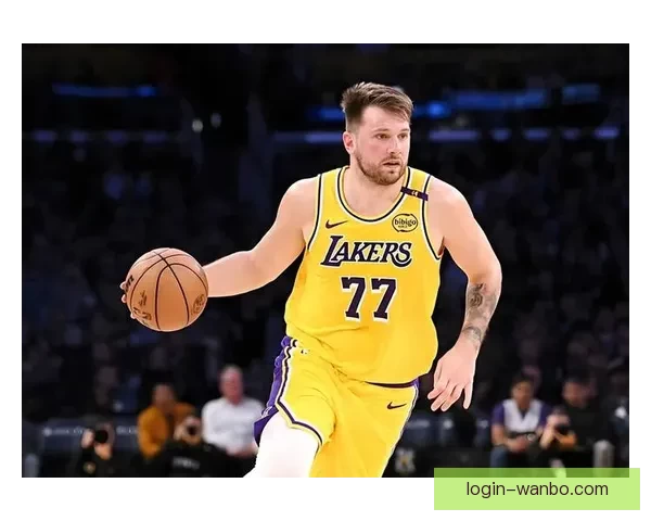 东契奇砍40+准三双刷新纪录 詹姆斯关键表现助球队取胜